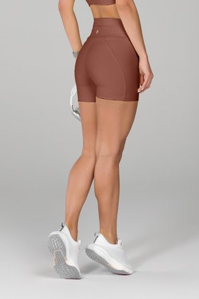 01 shorts com recortes sport chocolate