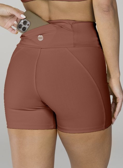 02 shorts com recortes sport chocolate
